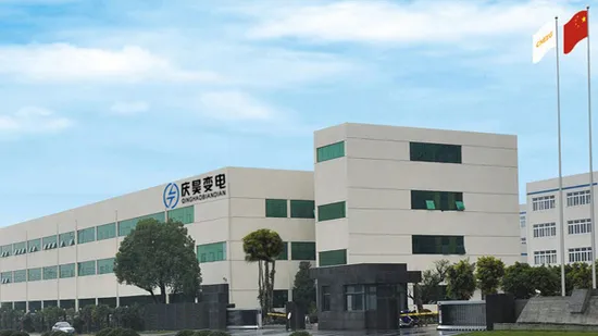 Trasformatore di distribuzione elettrica ad alta tensione trifase in lega amorfa da 20 kV 315 kVA con nucleo in acciaio al silicio laminato, riempito d'olio e immerso, montato su palo